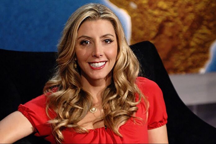 spanx-ceo-gifted-a-first-class-trip-and-$-10,000-to-each-of-her-500-employees-in-viral-video