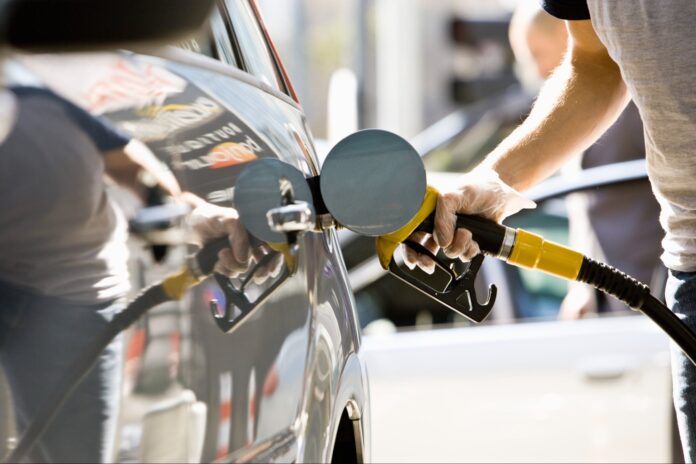 us-gasoline-prices-rise-to-fresh-7-year-high