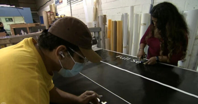 sign-company-leads-way-in-hiring-women sign-company-leads-way-in-hiring-women