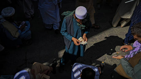 taliban-bans-foreign-currencies-in-afghanistan-amid-financial-catastrophe taliban-bans-foreign-currencies-in-afghanistan-amid-financial-catastrophe