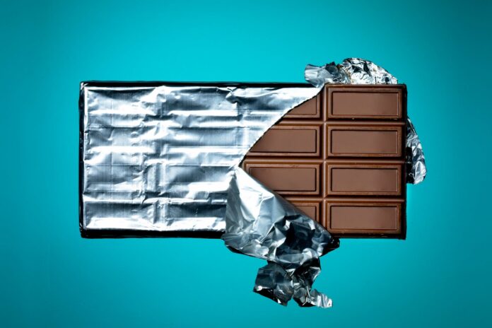 friends-craft-playable-flute-made-entirely-out-of-chocolate-and-it-sounds-amazing