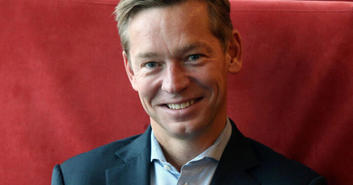 mcdonald’s-ceo-faces-backlash-over-gun-victim-texts