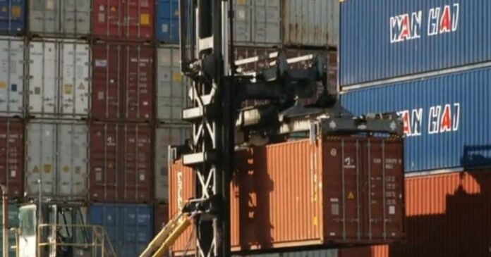 dock-workers-detail-logjam-at-ports