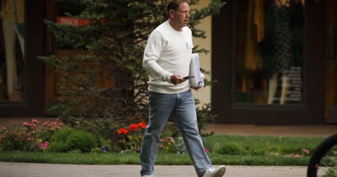 activision-employees-launch-petition-urging-ceo-to-resign