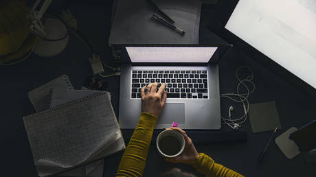 boss-fires-900-people-via-zoom boss-fires-900-people-via-zoom