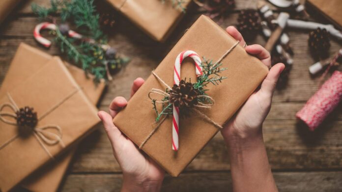 thoughtful-gifts-for-the-holiday-season