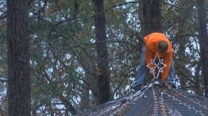 man-told-to-take-down-christmas-lights
