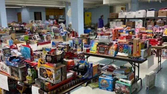 community-teams-up-to-help-provide-christmas-gifts