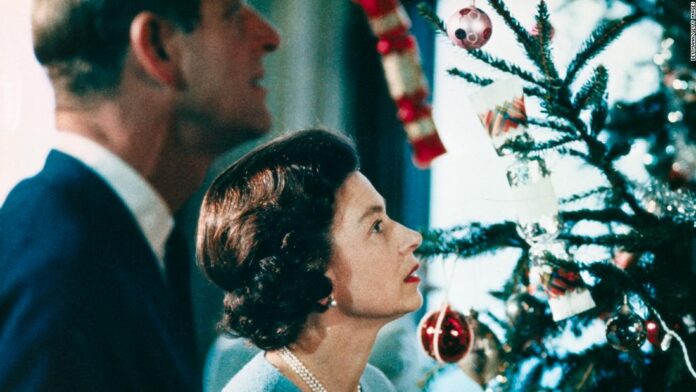 what-christmas-looks-like-at-the-queen’s-house what-christmas-looks-like-at-the-queen’s-house