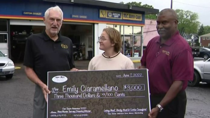 woman-wins-$3k,-plans-to-give-back-to-animals woman-wins-$3k,-plans-to-give-back-to-animals