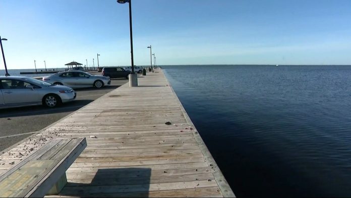 teen-rescues-driver-who-drove-into-bay teen-rescues-driver-who-drove-into-bay